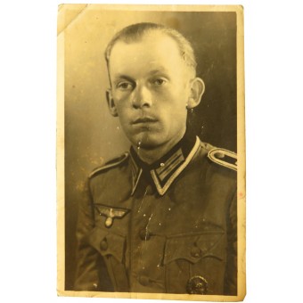 Студийный портрет унтер офицера Вермахта в летнем легком кителе. Espenlaub militaria